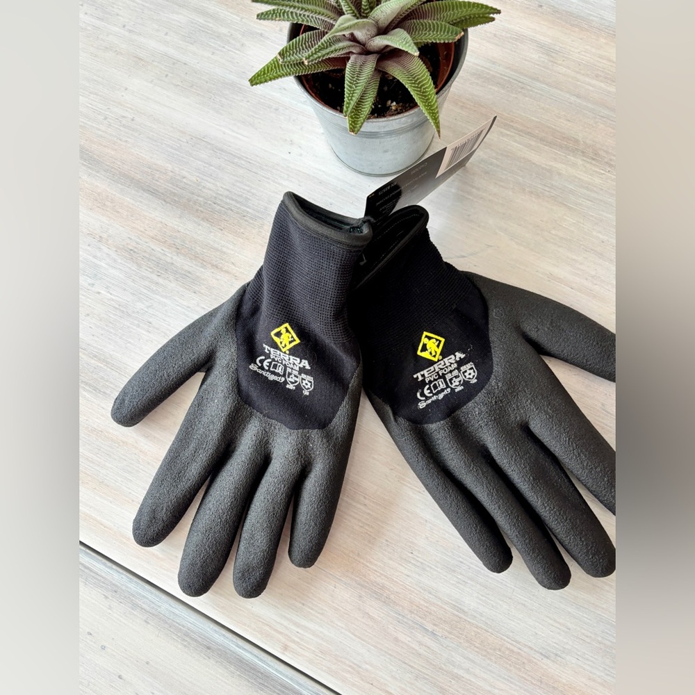 Terra Men’s Winter Work Gloves PVC Foam Grip. Size: L–XL